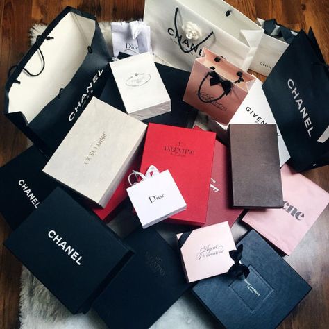 Pɪитєяєsт: @PeruvianGirly20 Designer Shopping Bags, Luxury Lifestyle Girly, Luxury Lifestyle Fashion, Luxury Lifestyle Women, Designer Shopping, K Fashion, Rich Lifestyle, Shop Till You Drop, Luxe Life