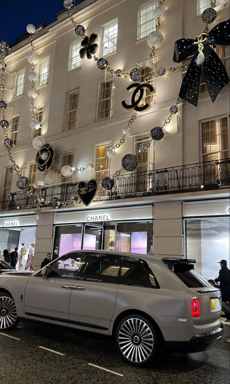 #chanel #cullinan Chanel Christmas Aesthetic, Luxury Exhibition, Mall Exterior, Chanel Christmas, Architecture Ideas, Luxury Lifestyle Dreams, Christmas Aesthetic, Vintage Aesthetic, Luxury Lifestyle