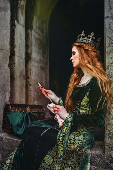 Medieval Aesthetic, Queen Aesthetic, Royal Aesthetic, Fairytale Photography, Fantasy Photography, Aesthetic Tumblr, Medieval Dress, Princess Aesthetic, Mötley Crüe