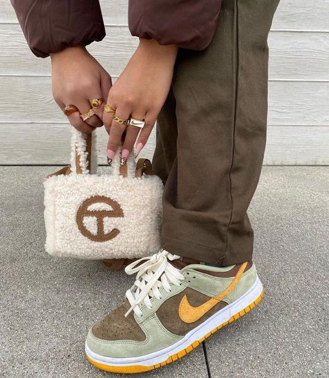 Pretty Phresh on Instagram: “#PhreshKicks by @rachanyyhem in Nike Dunk Low “Dusty Olive” 🫒” Dusty Olive Dunks, Olive Dunks Outfit, Olive Dunks, Dunk Low Dusty Olive, Olive Outfit, Dunks Outfits, Street Style Sporty, Dunk Outfit, Olive Sneakers