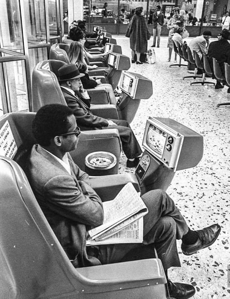 Greyhound Bus, Bus Terminal, Coin Operated, Historical Images, World Photo, Waiting Rooms, Bus Station, Vintage Electronics, Ashtrays