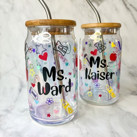 Christmas Activities For Toddlers, Easy Teacher Gifts, Appreciation Gifts Diy, Teacher Appreciation Gifts Diy, Cute Teacher Gifts, Teachers Diy, Valentine's Gifts, Teacher Cards, Diy Teacher Gifts