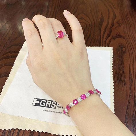 Vivid pink spinel by Burma mogok #spinel #jewelry #gems #jewelrydesigner #gem #gemstone #sapphire #ruby #pink Spinel Jewelry, Mogok, Pink Spinel, Ruby, Sapphire, Jewelry Design, Gems, Bracelet, Gemstones