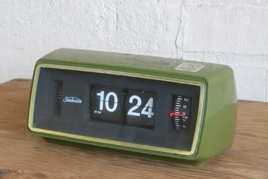 Vintage Olive Green Sunbeam Electronic Flip Alarm Clock Geekery $18.00 80s Illustration, Flip Alarm Clock, Bathroom 2024, Retro Alarm Clock, Living Room Clocks, Study Room Design, Food Art Photography, Retro Interior Design, Vintage Alarm Clocks