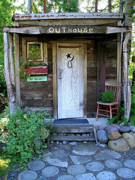 Outhouse Building An Outhouse, Outhouse Bathroom, Out Houses, Outdoor Bathroom Design, Outdoor Toilet, Outdoor Bath, Permaculture Design, Casa Vintage, Potting Sheds