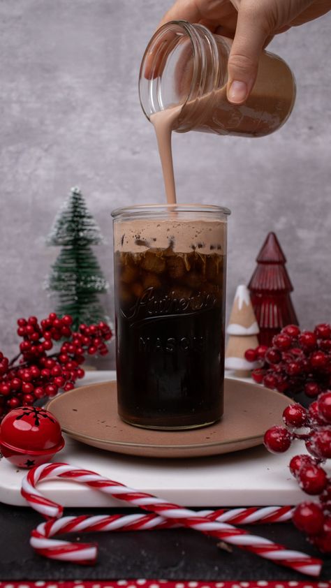 Starbucks Sugar Cookie Cold Foam Recipe – Perfect Holiday Coffee Topping Coffee Cold Foam Recipe, Starbucks Sugar Cookie, Christmas Boba, Sugar Cookie Syrup, Dairy Free Starbucks, Dairy Free Heavy Cream, Drink Photoshoot, Cold Foam At Home, Fun Christmas Drinks