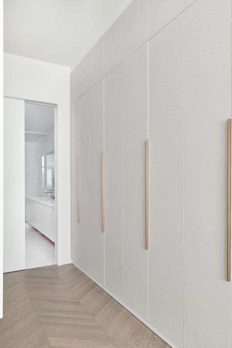 Hallway Ideas Wardrobe, Minimalist Closet Doors, Wardrobe In Hallway, Wardrobe In The Hallway, White Modern Closet, Hallway Closet Door Ideas, Closet Hallway Ideas, Closet In Hallway, Hallway Wardrobe Ideas