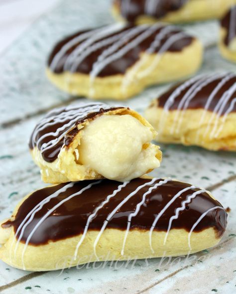 Vegan Eclairs Vegan Eclairs, Vegan Cannoli Recipe, Choux Recipe, Vegan Bakes, Vegan Cupcake, Vegan Pastry, Patisserie Vegan, Cannoli Recipe, Eclair Recipe