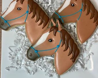 Cookout Cookies, Horse Cookies Decorated, Horse Sugar Cookies, Derby Party Favors, Derby Cookies, Kentucky Derby Party Favors, Kentucky Derby Drinks, Kentucky Derby Birthday, Decorated Horse