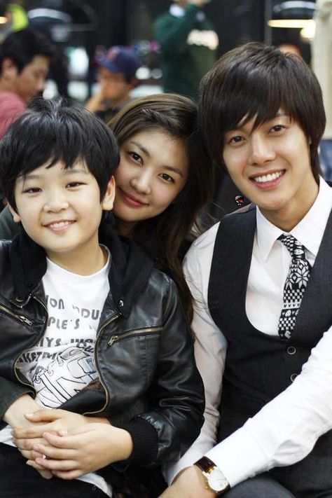 Playful Kiss <3 Kim Hyun Joong as Baek Seung Jo <3  Jung So Min as Oh Ha Ni <3 Choi Won Hong as  Baek Eun Jo Kiss Kdrama, Full Kiss, Leonard Dicaprio, So Min, Korean Series, Kim Joong Hyun, Itazura Na Kiss, Playful Kiss, Korean Drama Series