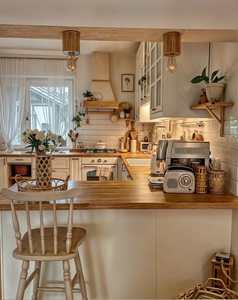 House Aesthetic Inside, Dream Life House, Dream Apartment Decor, Apartment Aesthetic, Dream House Rooms, Cozy Kitchen, Apartment Decor Inspiration, Kitchen Extension, Apartment Kitchen