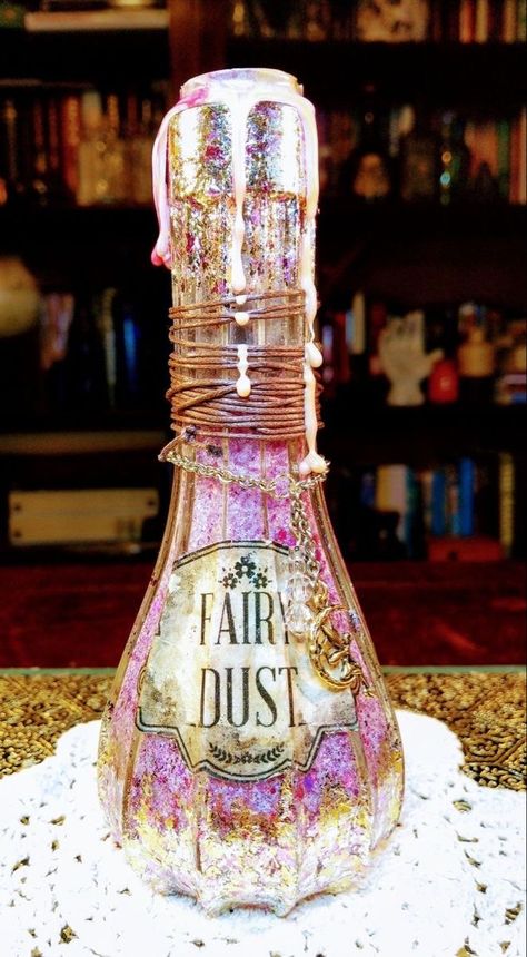 Potion Bottle Ideas, Fantasy Potions Bottles, Potion Bottles Aesthetic, Potion Bottles Diy, Diy Potion Bottles, Victorian Bottles, Witch Bottle, Halloween Potion Bottles, Halloween Apothecary