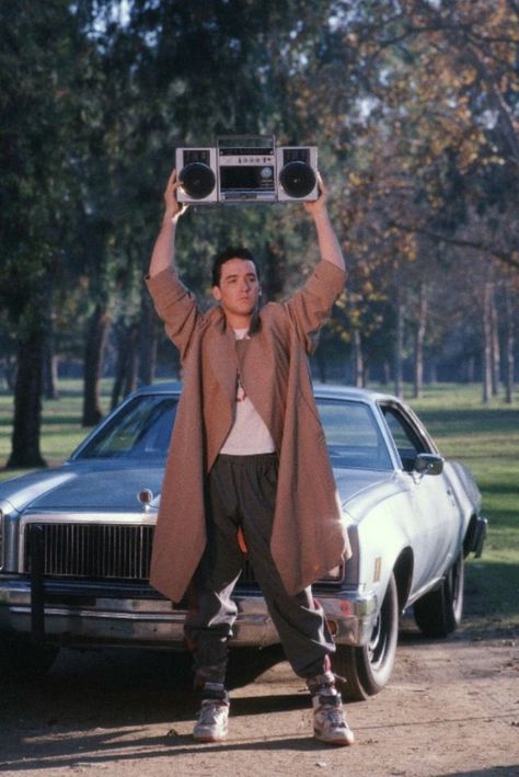 iconic movie stills - Google Search Johnette Napolitano, Lloyd Dobler, John Cusack, Peter Gabriel, Image Film, Teen Movies, I Love Cinema, Girl Thinking, 80s Movies