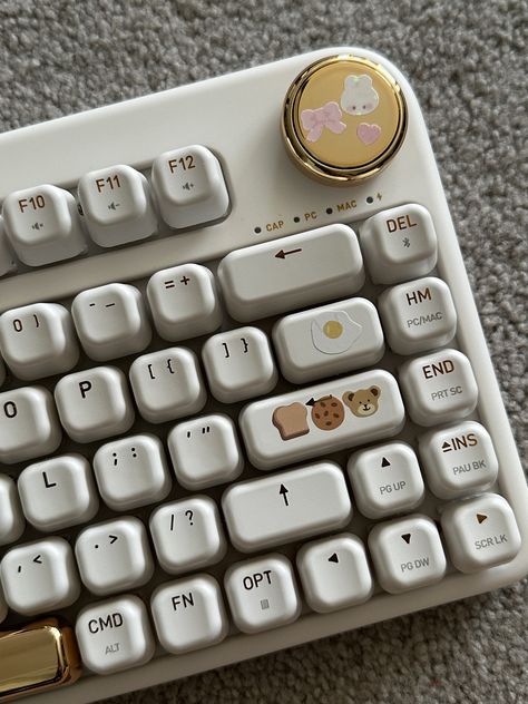 Aesthetic Keyboards, Fancy Keyboard, Cute Keyboards, Aesthetic Keyboard, Cute Keyboard, Ceramic Cute, Gaming Setup Ideas, Switch Case, Nintendo Switch Case