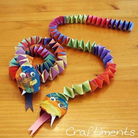 art projects for boys | Ginger Snap Crafts: 10+ ideas & tutorials {for the boys} #featured Snake Craft, Snake Crafts, Chinese New Year Crafts For Kids, Chinese New Year Activities, Chinese Crafts, Chinese New Year Crafts, New Year Art, Dragon Crafts, New Year's Crafts