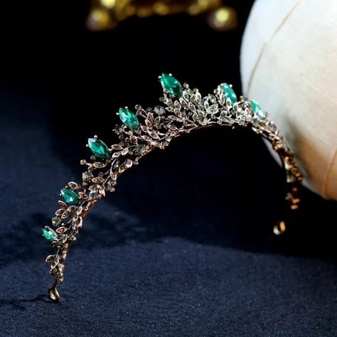 Luxury Vintage Green Rhinestone Bridal Tiara Baroque Veil - Etsy Veil Tiara, Rhinestone Veil, Tiara Headpieces, Wedding Hair Head Piece, Crystal Bridal Tiaras, Gold Tiara, Rhinestone Tiara, Emerald Wedding, Rhinestone Crown