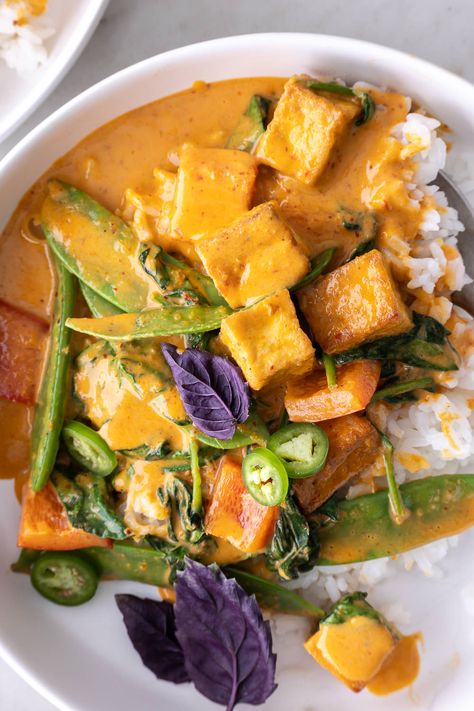 red curry tofu Tofu Coconut Curry, Red Curry Tofu, Sichuan Chili Oil, Curry With Tofu, Curry Tofu, Tofu Curry, Cooking Jasmine Rice, Curry Ingredients, Coconut Milk Curry