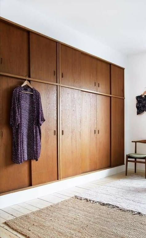 Mid Century Closet, Closet Wood, Wood Closet, Interior Vintage, Built In Wardrobe, Closet Bedroom, Cheap Home Decor, House Inspo, Built Ins