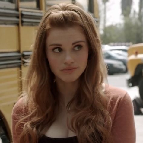 Faceclaims For Shifting, Lydia Martin Hair, Drew Core, Lydia Martin Icons, Lydia Aesthetic, Shifting Faceclaims, Lydia Martin Aesthetic, Lydia Martin Hairstyles, Baddie Books