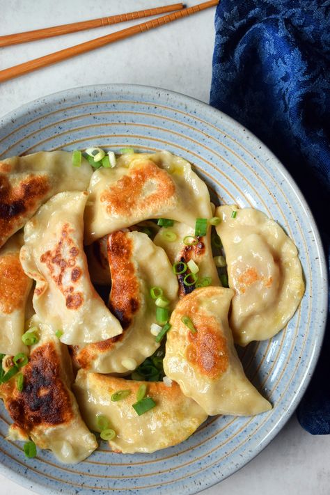 Butternut Squash Chinese Jiaozi - Let's Eat Smart Veggies Roasted, Vegan Chinese, Dumpling Filling, Chinese Dumplings, Hotel Trivago, Butternut Squash Recipes, Vegan Meal Prep, Eat Smart, Fun Foods