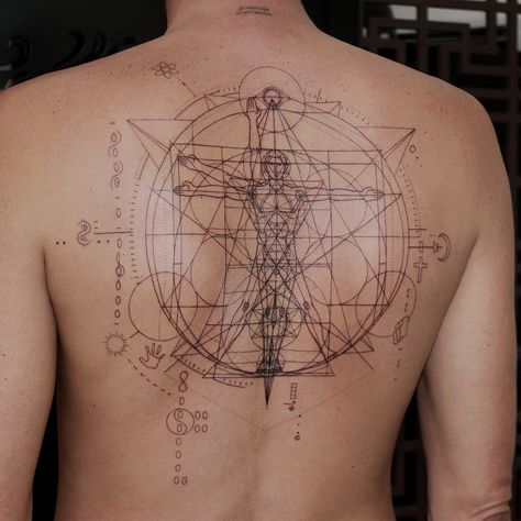 Geometric Homo vitruvianus. A very interesting project with a lot of symbols that we incorporated into the design Old Camera, Take A Picture, Very Interesting, Year Old, Take That, Technology, Tattoos, Feelings, Instagram