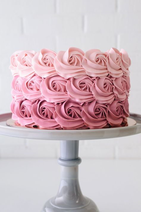 Pink Ombre Cake With Flowers, Light Pink Cake Ideas, Rose Tip Cake Decorating, Ombré Rosette Cake, Rose Bday Cake, Pink Cake Designs Birthday, Rose Birthday Cakes, Cake With Roses On Top, Pink Cakes Birthday For Women