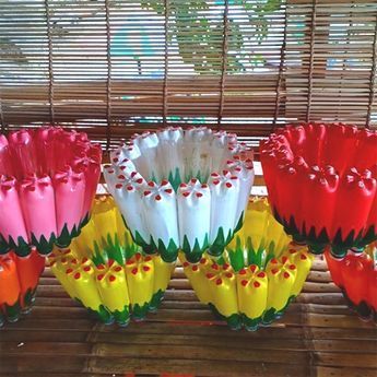 diy garden ideas using plastic bottles Garden Ideas With Plastic Bottles, Diy Garden Ideas, Plastic Bottle Planter, Plastic Bottle Crafts Diy, Recycling Projects, Reuse Plastic Bottles, Plastic Bottle Flowers, Plastic Bottle Art, Plastic Recycling