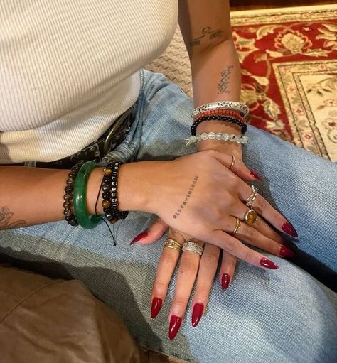 Bracelet And Ring Stack, Sade Jewelry Aesthetic, Ultraviolence Tattoo, Rings Outfit, Hand And Finger Tattoos, Tattoo Jewelry, Nails Rings, Jewelry Tattoo, Jewelry Nails