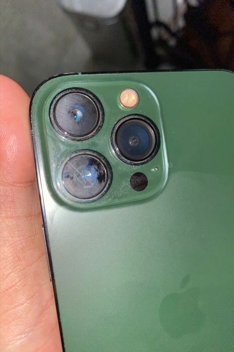 Siapa yang kaca kamera nya retak gini guys? Sedih banget gak sih? Tenang aja di Ruang Apple pergantian Camera Glass cukup 10 menit KELAR! Glass Broken, Iphone Camera, Apple Store, Instagram Photos, Instagram Photo, Iphone, Glass, Instagram