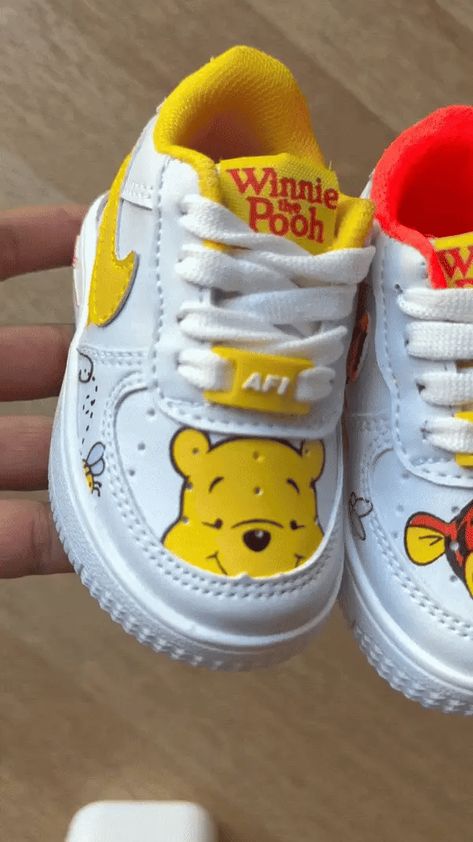 Leather Drawing, Mickey Shoes, Winnie The Pooh Nursery, Baby Shower Theme Decorations, Disney Baby Shower, Cute Winnie The Pooh, Baby Room Inspiration