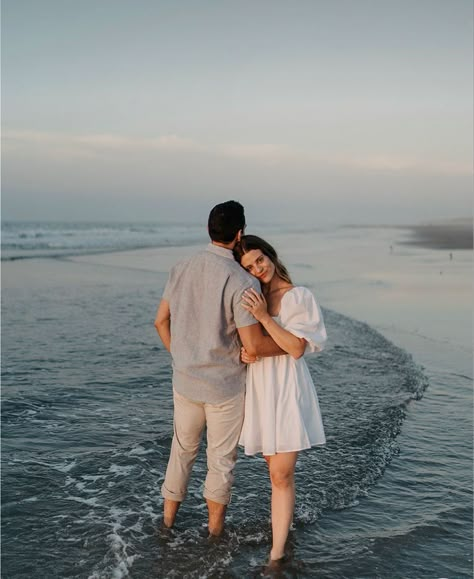 Beach Pose Pre Wedding, Photoshoot On Beach Couple, Beach Fotos Ideas Couple, Poses For Couple On Beach, Long Beach Engagement Photos, Cool Couple Beach Photos, Sea Beach Pre Wedding Photography, Prenup Shoot Beach, Prenup Beach Ideas