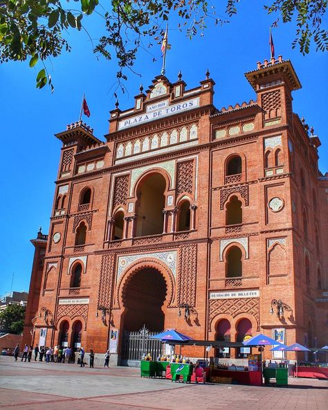 Vandana Goenka| Travel Vlogger on Instagram: “The Las Ventas bullring was designed by the architect José Espeliú in the Neo-Mudéjar (Moorish) style with ceramic incrustations. The seats…” Neo Moorish Architecture, Architecture Styles, Moorish Architecture, Travel Diaries, The Architect, Islamic Architecture, Architecture Fashion, Toledo, Art And Architecture