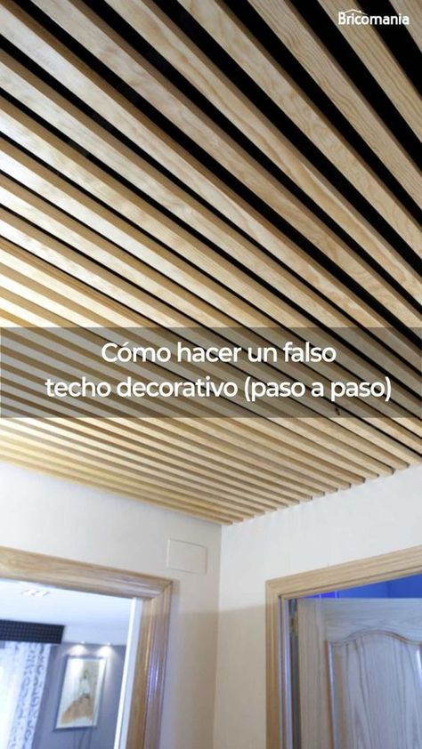 ¿Buscas una forma de mejorar la estética y la funcionalidad de tu hogar? Descubre cómo instalar un falso techo decorativo en el recibidor y todas sus ventajas. 🏡💡 #falsotecho #falsotechomadera #diy #madera Outdoor Kitchen, Wall Paneling, Editorial, Dream House, Loft, Spa, Ceiling, Cafe, Wall