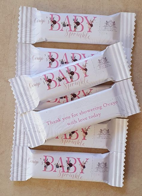 Wedding Trinkets, Personalized Chocolate Wrappers, Wraps Ideas, Sweet Wrappers, Cricut Templates, Chocolate Wrapper, Treat Toppers, Chocolate Wrapping, Chocolate Wrappers