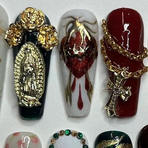 𝒴𝑜𝓊𝓇 𝒹𝓇𝑒𝒶𝓂 𝑜𝓃 𝓎𝑜𝓊𝓇 𝓃𝒶𝒾𝓁𝓈 on Instagram: "🌹❤️✨" Renesance Nails, Catholic Nail Art, Cathedral Nails, Religious Nails, God Nails, New Years Eve Nail Designs, Catholic Nails, Rosary Nails, Victorian Nails