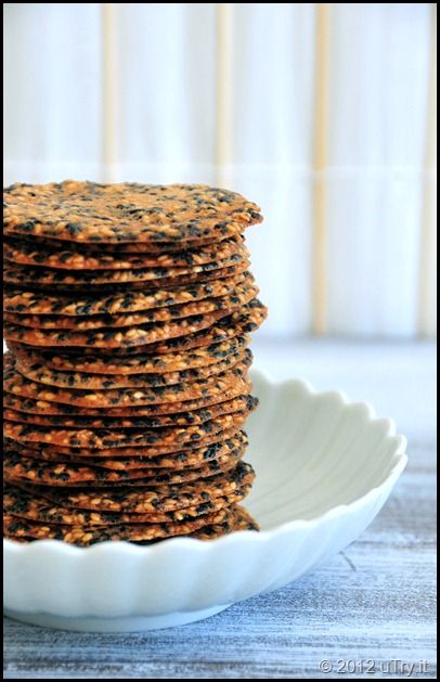 Sesame Cookie Crisps and Sesame Tuile: One of my favorite afternoon snacks Japanese Crackers, Sesame Tuile, Sesame Cookie, Sesame Seeds Recipes, Sesame Cookies, Almond Cookie, Cookie Crisp, Lace Cookies, Savoury Biscuits