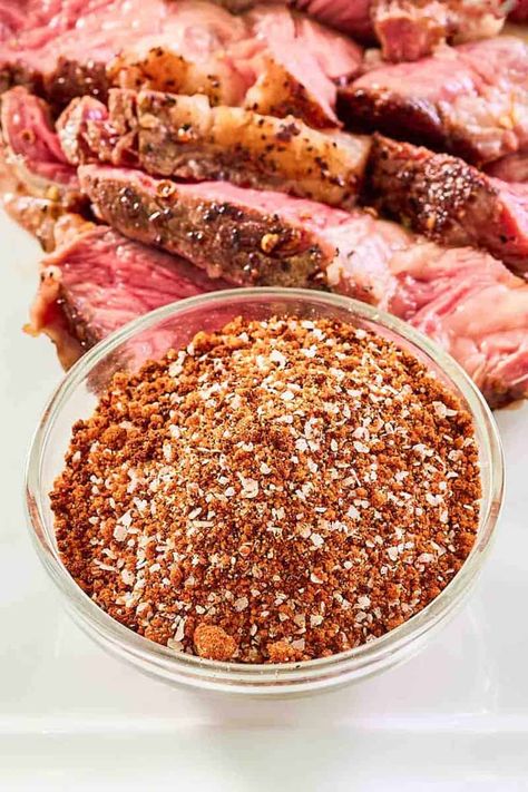 Coffee Rub - CopyKat Recipes Coffee Rub Recipe, Diy Sauces, Coffee Spices, Coffee Rubbed Steak, Herb Blends, Everyday Dinners, Coffee Rub, Boneless Ribs, Meat Restaurant