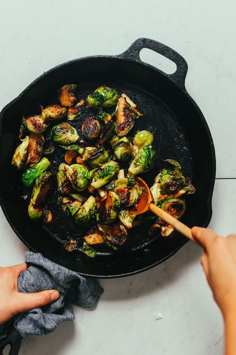 DELICIOUS Roasted Brussels Sprouts with Miso Glaze! 30 minutes, 8 ingredients required! #glutenfree #plantbased #recipe #side #thanksgiving #brusselssprouts #minimalistbaker Miso Glaze, Vegan Ideas, Minimalist Baker, Sprouts Salad, Roasted Brussels Sprouts, Roasted Brussel, Sprouts With Bacon, Vegan Sides, Sprout Recipes