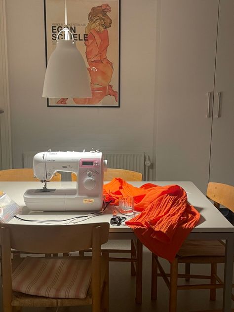 Woman Sewing Aesthetic, Sewing Aesthetic Photography, Seamstress Aesthetic, Sew Aesthetic, Fashion Designer Aesthetic, Modern Sewing Machines, Sewing Aesthetic, Fashion Major, Design Studio Workspace