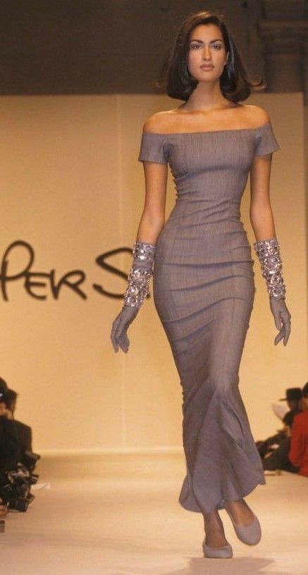 90s Runway Couture, Old Runway Dresses, Saint Laurent Runway 90s, Dress Outfits Fancy, Yasmeen Ghauri 90s Runway, 90s Model Body Claim, Yasmeen Ghauri Body Type, Fashion Model Outfits Runway, Yasmeen Ghauri Aesthetic