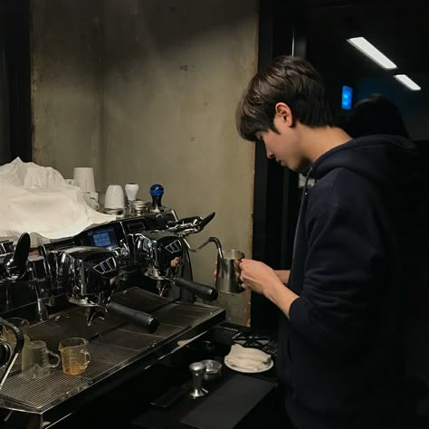 Ulzzang Barista, 6 Friends, Coffee House Design, Korean Street Fashion Men, Korean Cafe, Coffee Shop Aesthetic, Shop Aesthetic, Dark Paradise, Ulzzang Couple