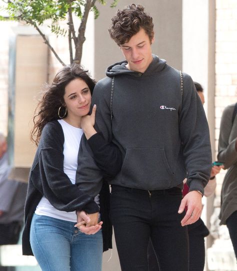 Shawn Mendes and Camila Cabello Cuddle Close During a Walk in His Toronto Hometown Divorce Parents, Camila Cabello Hair, Shawn And Camila, Shawn Mendes And Camila Cabello, Cabello Hair, Shawn Mendes Wallpaper, Entertainment Tonight, Grace Kelly, Best Couple