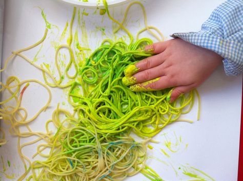 Spaghetti painting Spaghetti Painting, Preschool Art, Sensory Play, Preschool, Spaghetti, Herbs, Education, Art, Pre School