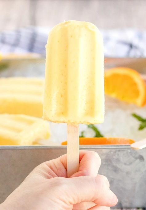 Orange Julius Popsicle Recipe - ready for the freezer in 5 minutes! Orange Cream Popsicles, Popcicles Recipes, Summer Popsicle Recipes, Orange Popsicles, Vegan Popsicles, Frozen Popsicles, Healthy Popsicle Recipes, Mango Popsicles, Healthy Popsicles