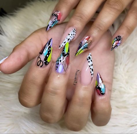 Summer Nails 2023 Stilleto, Stiletto Summer Nails Design, Summer Nails Maximalist, Magic Nails, Modern Nails, Rose Nails, Trim Nails, Nail Designs Glitter, Beautiful Nail Designs