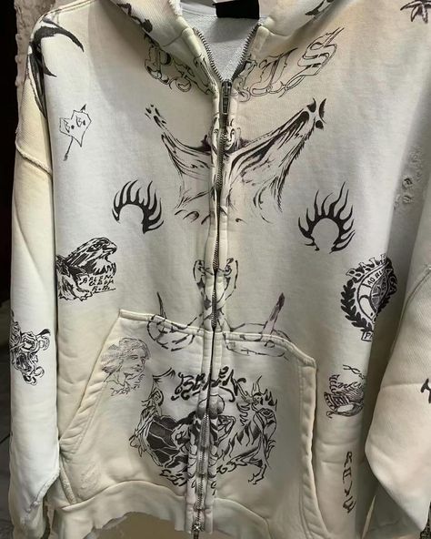 New: Zip-Up Hoodie & Baggy Sweatpants with tattoo graphics from Balenciaga Summer24 Off-white color Look 76 Medium fit hoodie This set… | Instagram Balenciaga Tattoo, Tattoo Pieces, Balenciaga Hoodie, With Tattoo, Baggy Sweatpants, Summer Capsule, Workout Hoodie, Off White Color, Outfits Casual