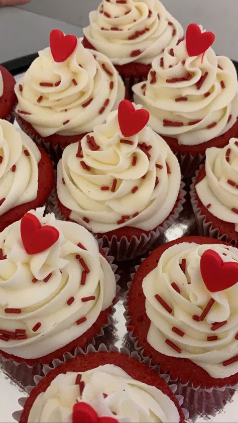 Valentines Party Food Ideas, Food Ideas To Make, Valentines Party Food, Taylor Swift Birthday Party Ideas, Red Birthday Party, Healthy Valentines, Taylor Swift Birthday, Galentines Party, Red Cake