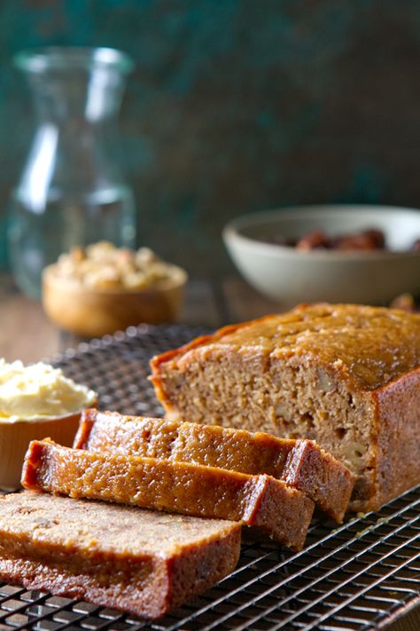 A childhood favorite!!! Van de Kamp's Date Nut Bread!!! Cinnamon Bread Easy, Date Nut Bread, Nut Loaf, Nut Bread Recipe, Communal Table, Baking Basics, Zucchini Bread Recipes, Bread Serving, Nut Bread