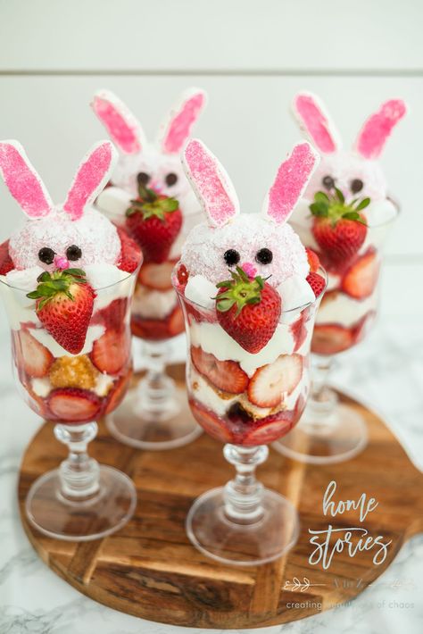 Bunny Strawberry Shortcake Parfait Easter Dessert Recipe #easterrecipe #easterdesert #strawberryrecipe Easter Bunny Parfait, Strawberry Shortcake Easter, Bunny Strawberries, Easter Parfait, Strawberry Triffle, Easter Trifle Desserts, Bunny Parfait, Strawberry Parfait Recipes, Easter Strawberry