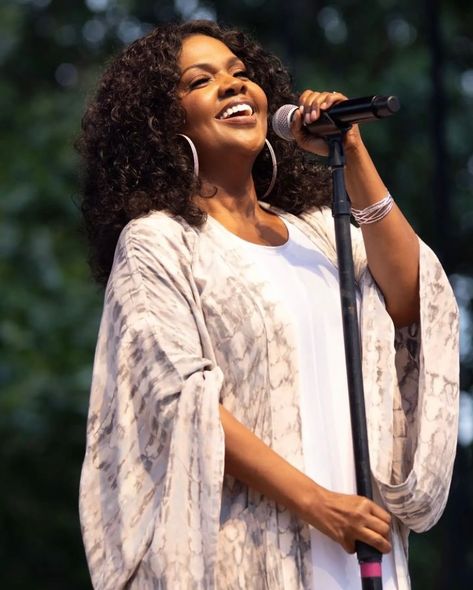 Cece Winans, Praise And Worship Songs, Christian Gospel, Gospel Singer, Female Doctor, Worship Songs, Prayer Board, Praise And Worship, Grammy Awards